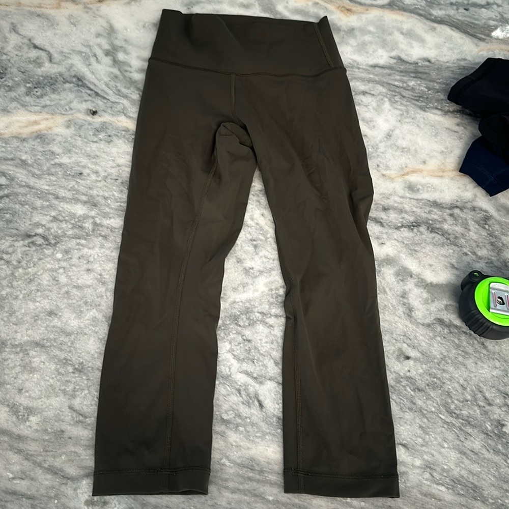 Lululemon wunder under lululemon 21 inch cropped leggings. Olive green